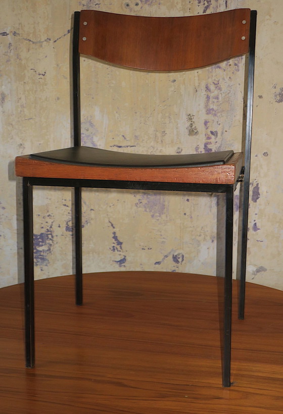 Image 1 of 2x Vintage Teak en IJzeren Stapelstoelen