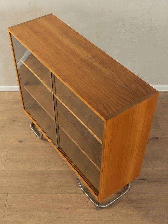 Image 1 of Vitrine uit 1950 met schuifdeuren