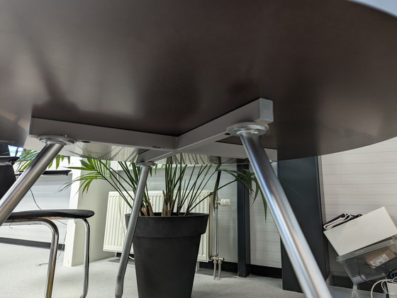 Image 1 of Vitra tafel