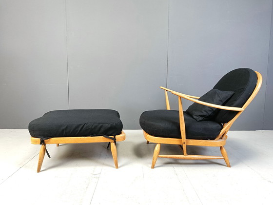 Image 1 of Vintage loungestoel met voetenbankje van Ercol, 1960S