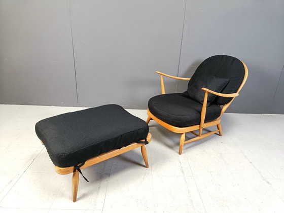 Image 1 of Vintage loungestoel met voetenbankje van Ercol, 1960S