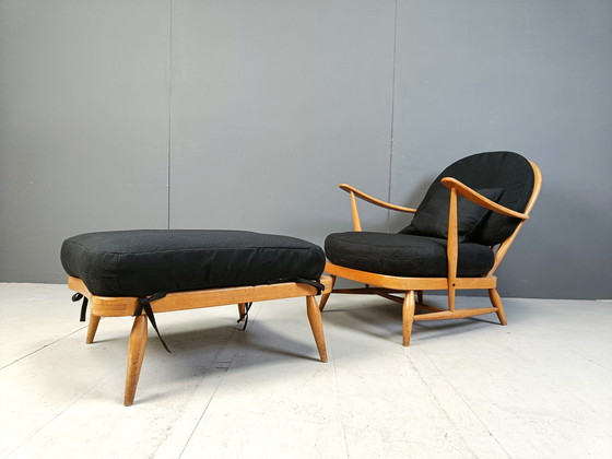 Image 1 of Vintage loungestoel met voetenbankje van Ercol, 1960S