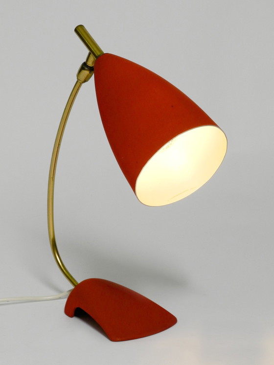 Image 1 of Zeldzame Cosack Mid Century Tafellamp Met Rode Fijne Rimpelafwerking En Messing Hals