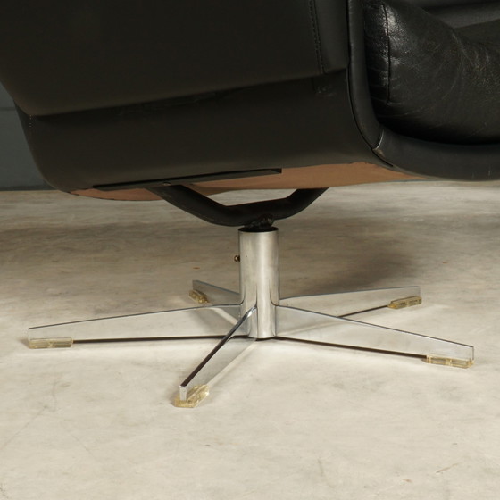 Image 1 of Vintage zwarte draaifauteuil – skaileder – jaren 60