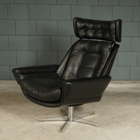 Image 1 of Vintage zwarte draaifauteuil – skaileder – jaren 60