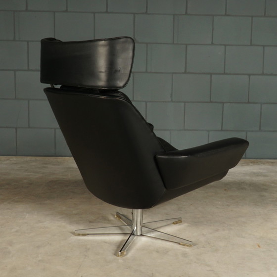 Image 1 of Vintage zwarte draaifauteuil – skaileder – jaren 60