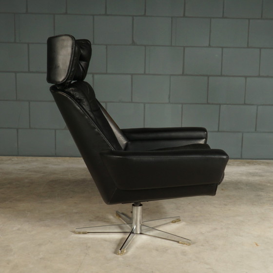 Image 1 of Vintage zwarte draaifauteuil – skaileder – jaren 60