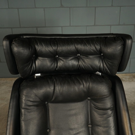 Image 1 of Vintage zwarte draaifauteuil – skaileder – jaren 60