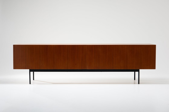 Image 1 of Minimalistisch dressoir B40 - Dieter Waekerlin