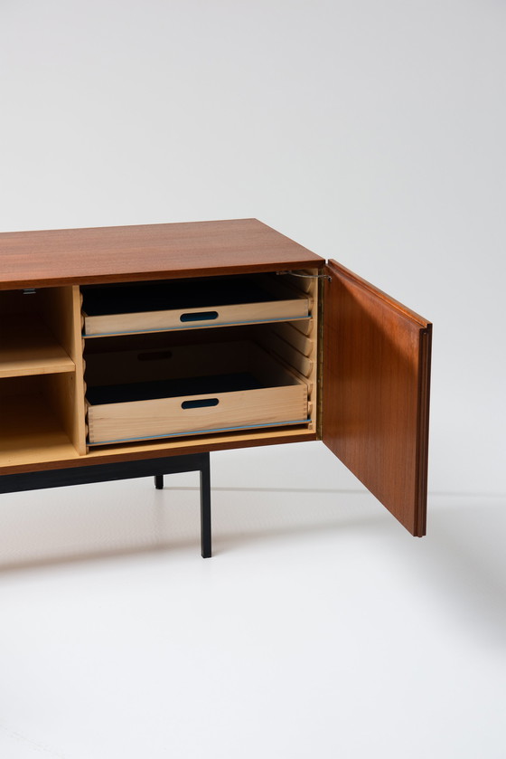 Image 1 of Minimalistisch dressoir B40 - Dieter Waekerlin