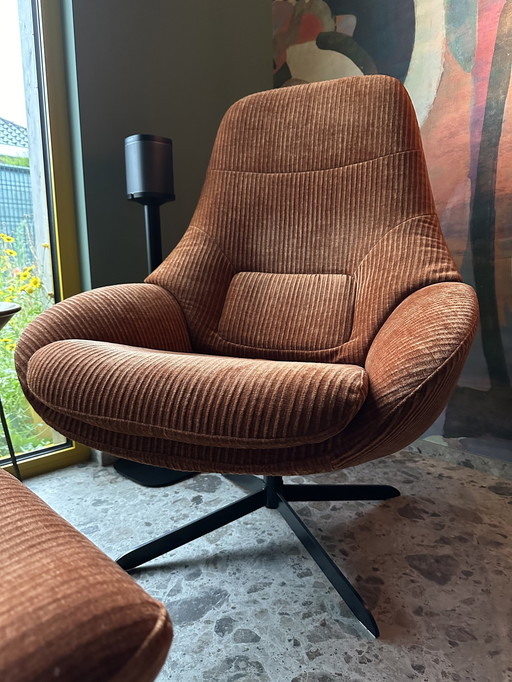 Bolia fauteuil Saga Grand met poef en hoofdsteun