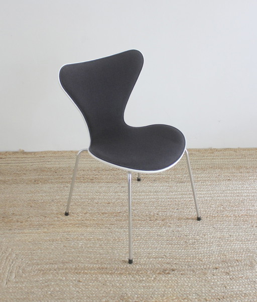 Fritz Hansen Series 7 Vlinderstoel