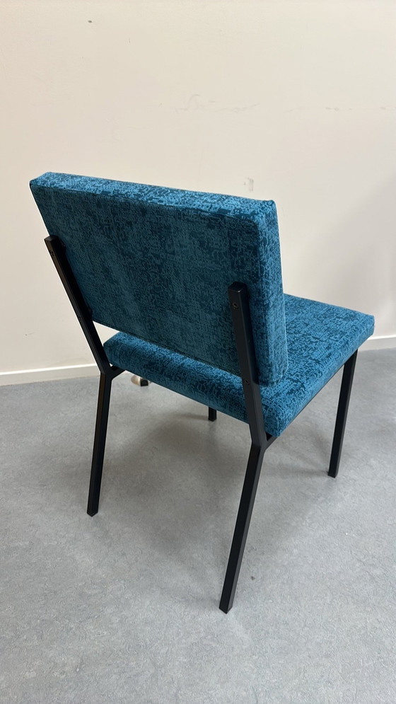 Image 1 of 4 Eetkamerstoelen + 1 low chair Van Lensvelt/Gerrit Veenendaal