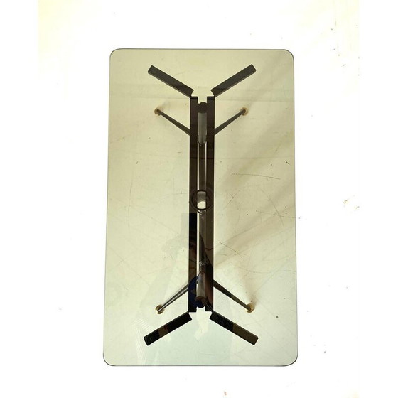 Image 1 of Vintage salontafel met rookglazen blad en ijzeren en messing onderstel, Italië 1960