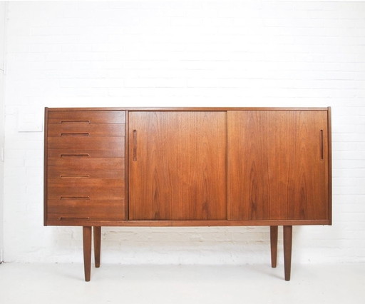 Hugo Troeds door Nils Jonsson sideboard