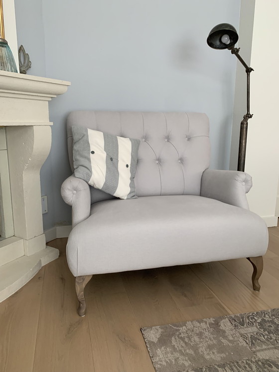 Image 1 of Kabinet Love Chair Chesterfield Model