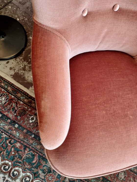 Image 1 of Vintage Artifort Roze Fauteuil  Theo Ruth