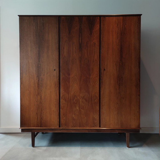 Image 1 of Vintage driedeurs kledingkast in palissander