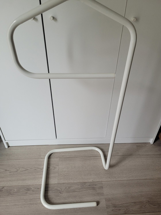 Image 1 of IKEA witte dressboy kledingrek deur Niels Gammelgaard