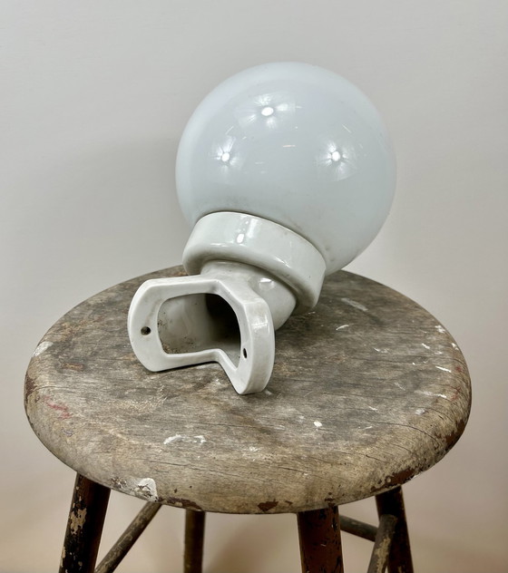 Image 1 of Porseleinen Wanlamp - Hoeklamp - Fabriekslamp