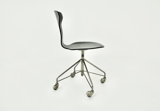 Image 1 of Fritz Hansen stoel model 3117 van Arne Jacobsen