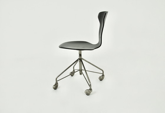 Image 1 of Fritz Hansen stoel model 3117 van Arne Jacobsen