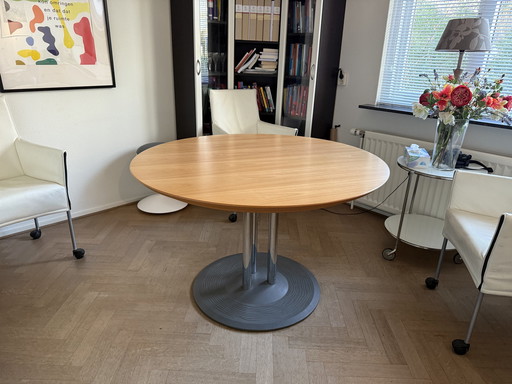 Leolux ronde tafel Trias 