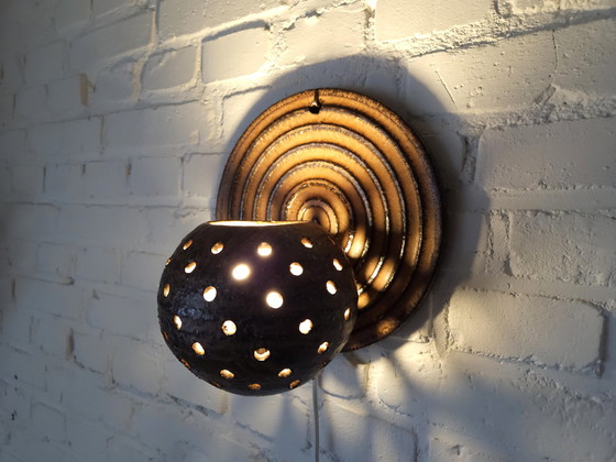 Image 1 of Vintage Bruine Keramieken Brutalist Wandlamp