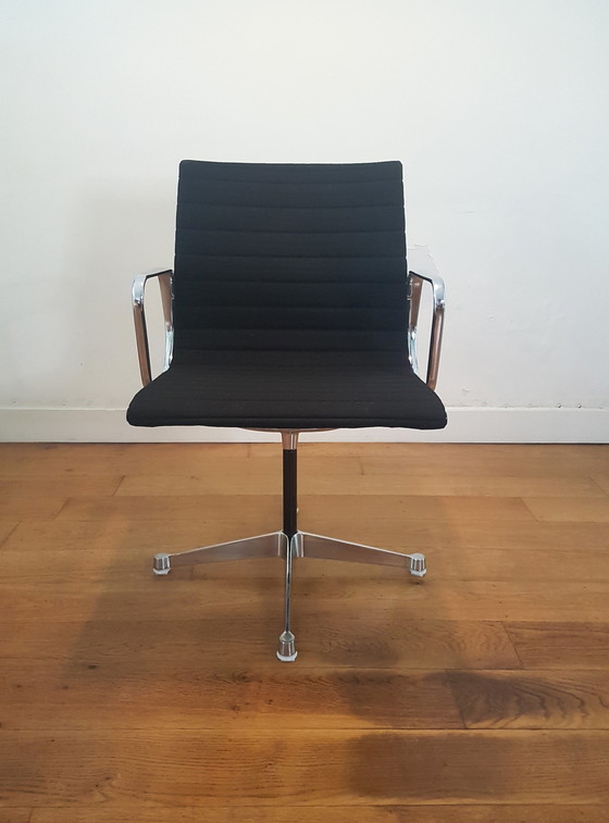 Image 1 of Vintage aluminium EA 108 bureaustoel van Charles & Ray Eames voor Herman Miller