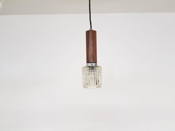 Image 1 of Kleine hanglamp van hout en glas