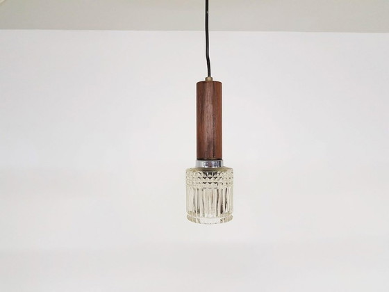 Image 1 of Kleine hanglamp van hout en glas