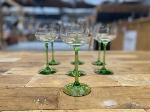 7x  Vintage Elzas glazen op dunne lichte groene steel