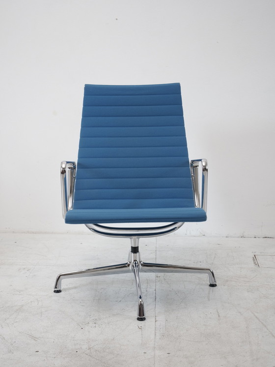 Image 1 of Vitra Eames Ea116 fauteuil