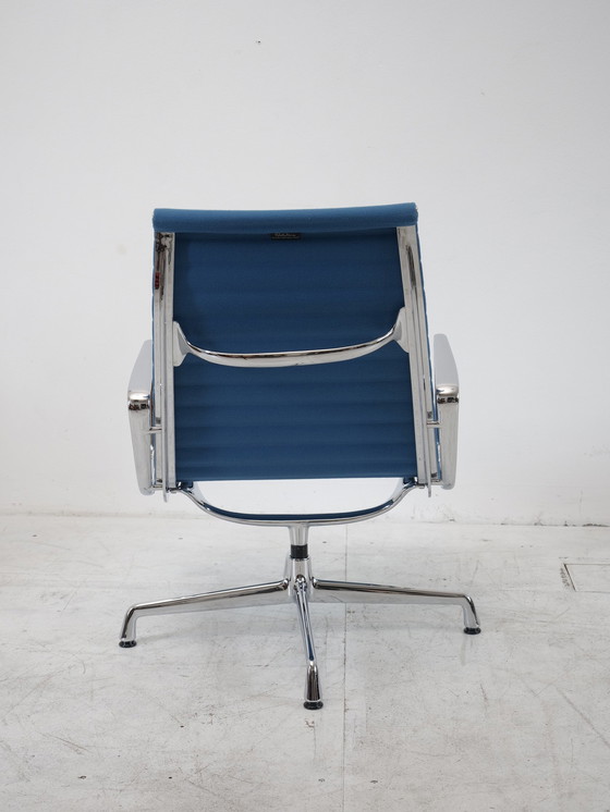 Image 1 of Vitra Eames Ea116 fauteuil