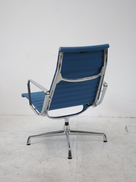 Image 1 of Vitra Eames Ea116 fauteuil