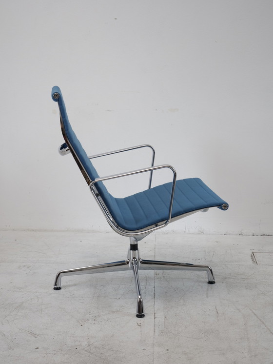 Image 1 of Vitra Eames Ea116 fauteuil