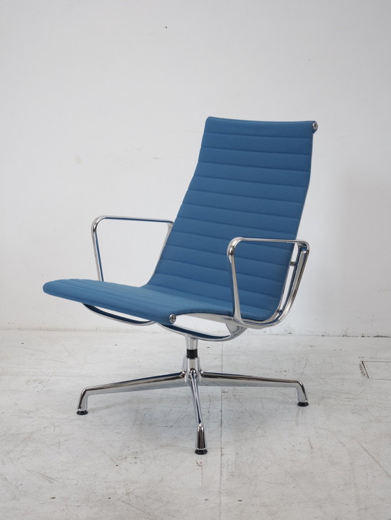 Image 1 of Vitra Eames Ea116 fauteuil