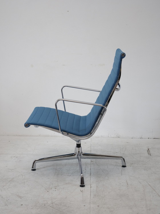 Image 1 of Vitra Eames Ea116 fauteuil