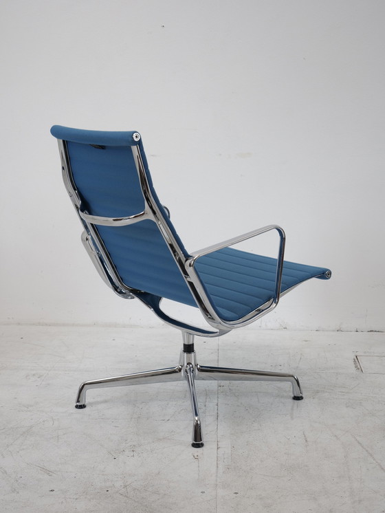 Image 1 of Vitra Eames Ea116 fauteuil