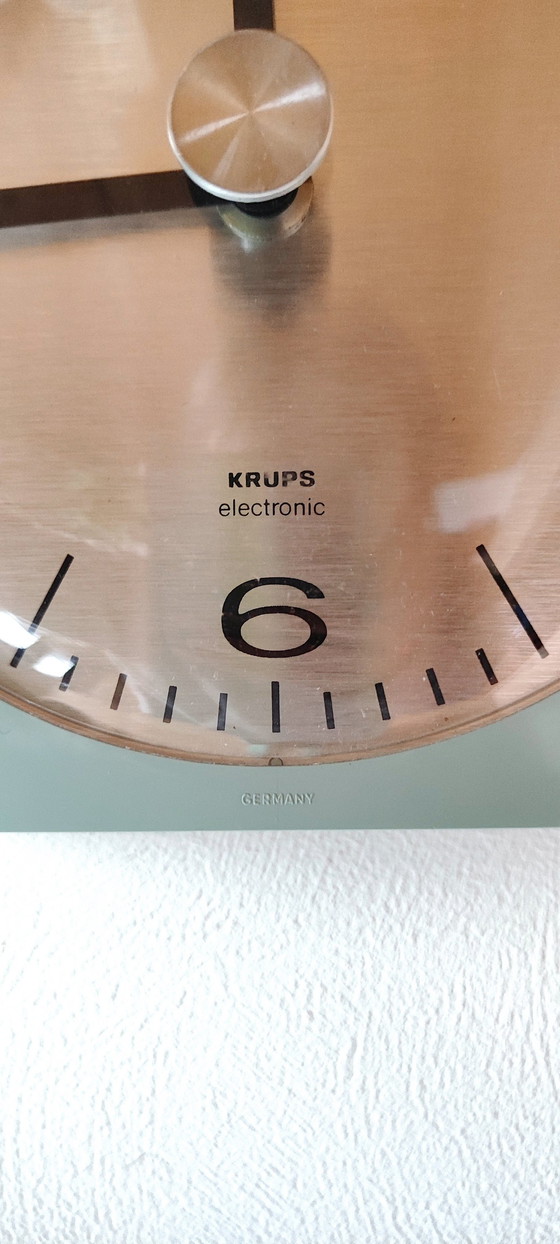 Image 1 of Krups Wandklok Jaren '70 Powdergreen