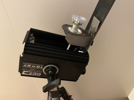 Image 1 of Industriële Theaterspot Op Verstelbaar Houten Statief – Dimbare Led