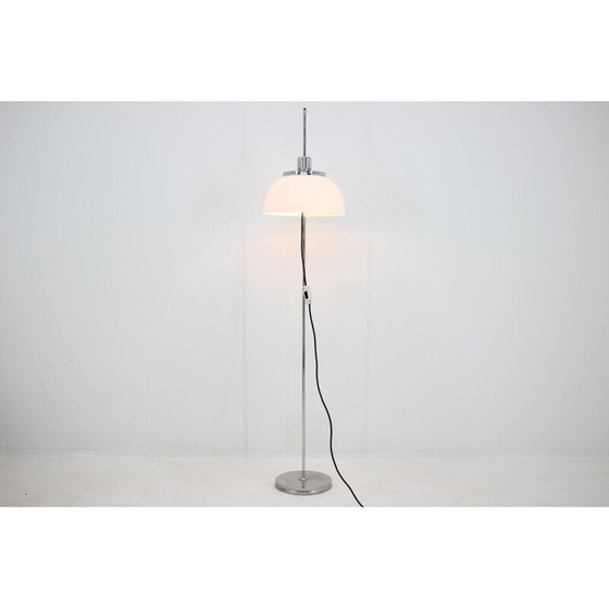 Image 1 of Vintage zilveren metalen vloerlamp van Harvey Guzzini