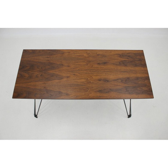 Image 1 of Vintage walnootfineer bijzettafel, Tsjecho-Slowakije 1970