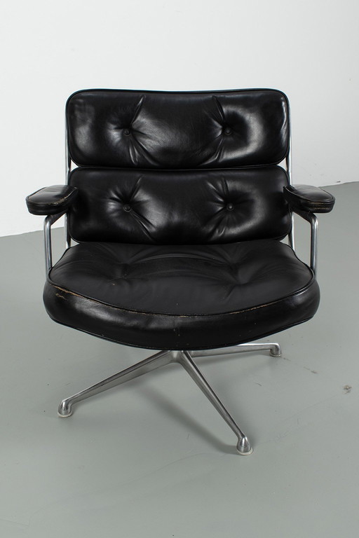 Charles & Ray Eames Es105 Lobby Chair Nr 70643