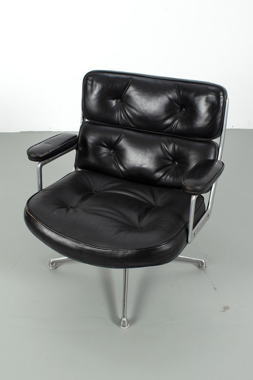 Charles & Ray Eames Es105 Lobby Chair Nr 70643