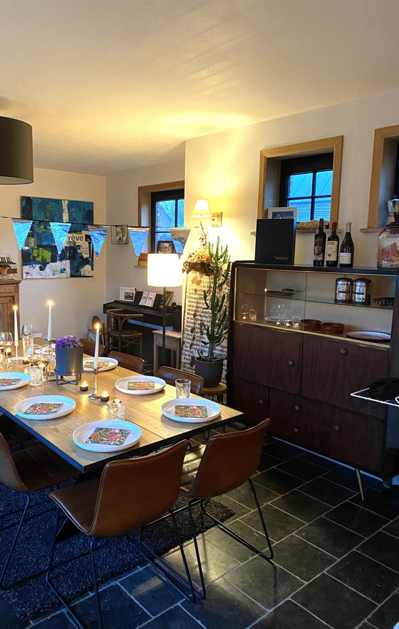 Image 1 of Buffet Kast Vintage Woonkamer Hout Met Gouden Pootjes.