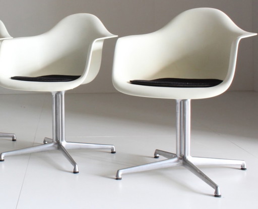 2x Vitra Eames DAL stoel