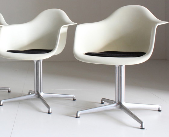 Image 1 of 2x Vitra Eames DAL stoel