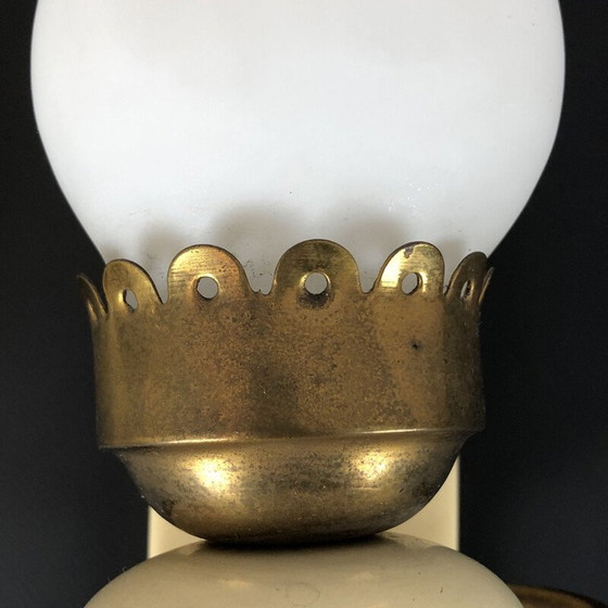 Image 1 of Paar vintage koperen gelakte en opaline glazen wandlampen Italië 1950