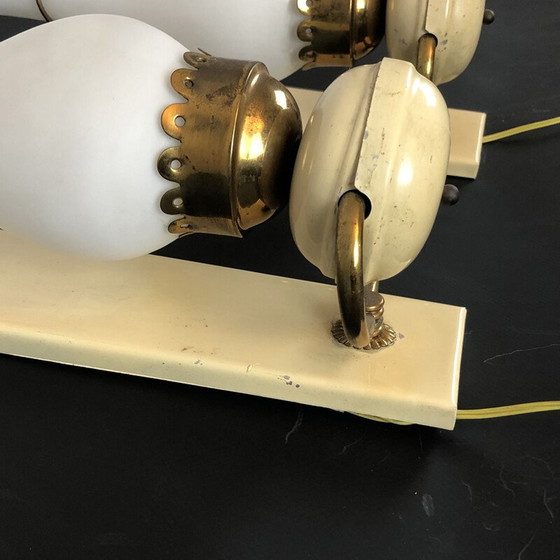 Image 1 of Paar vintage koperen gelakte en opaline glazen wandlampen Italië 1950